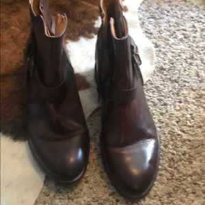 Excellent shape boots